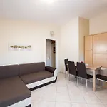 Callistemon Loft Daire *