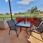 Callistemon Loft *