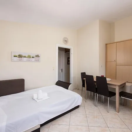 Callistemon Loft Apartman Potósz